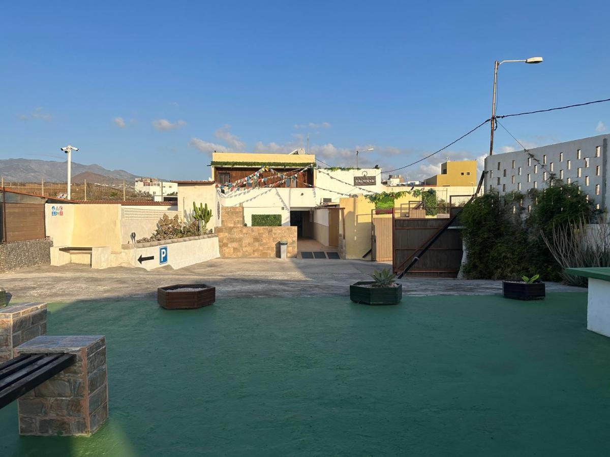 Valtisya Pool And Airport Pension Telde Buitenkant foto